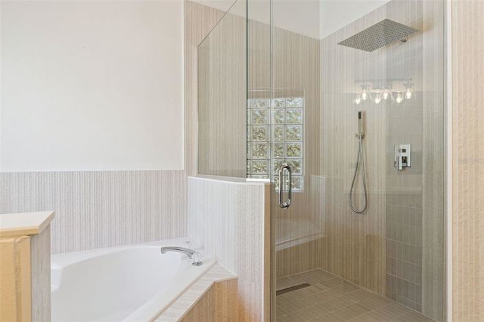 Image No.25-4 Bed House for sale