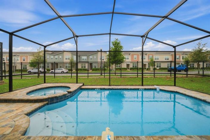 Image No.18-6 Bed House for sale