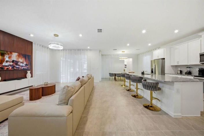 Image No.4-6 Bed House for sale