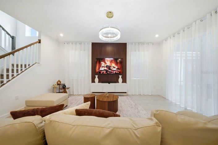 Image No.5-6 Bed House for sale