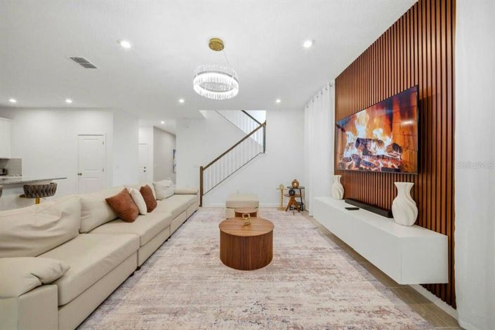 Image No.6-6 Bed House for sale