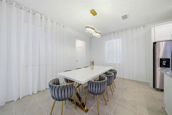 Image No.8-6 Bed House for sale