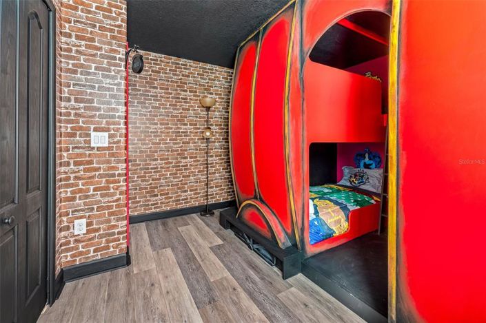 Image No.17-8 Bed House for sale