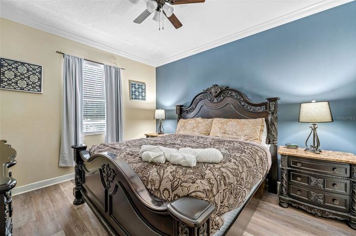 Image No.28-8 Bed House for sale