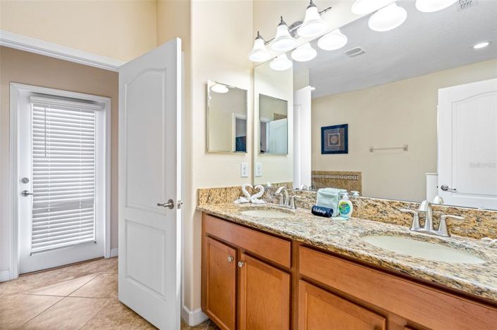 Image No.33-8 Bed House for sale