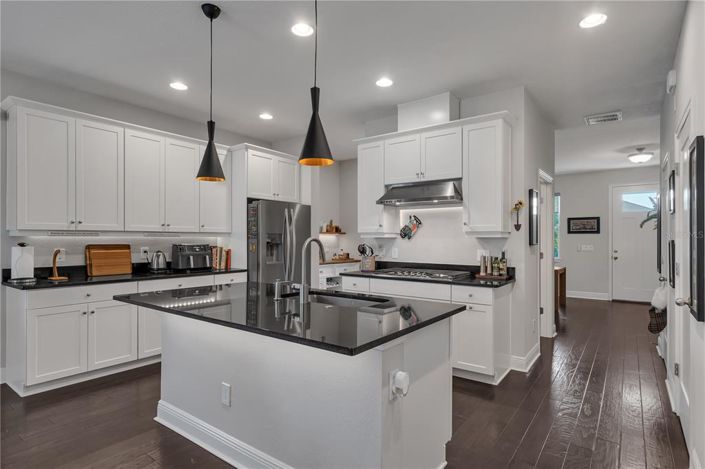 Image No.10-4 Bed House for sale