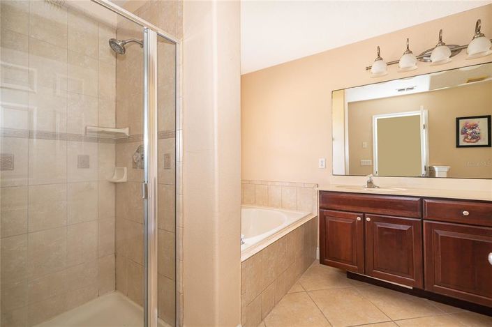 Image No.17-4 Bed Townhouse for sale