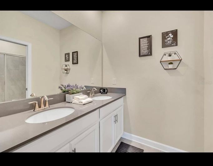 Image No.16-6 Bed House for sale