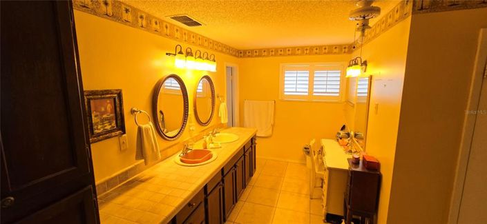 Image No.12-2 Bed House for sale