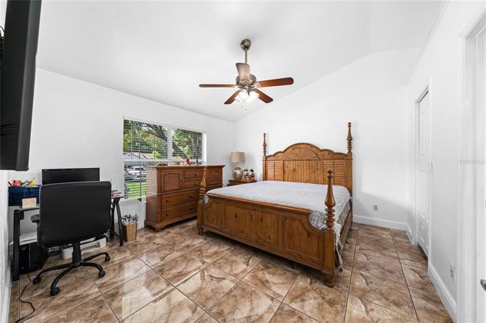 Image No.15-3 Bed House for sale