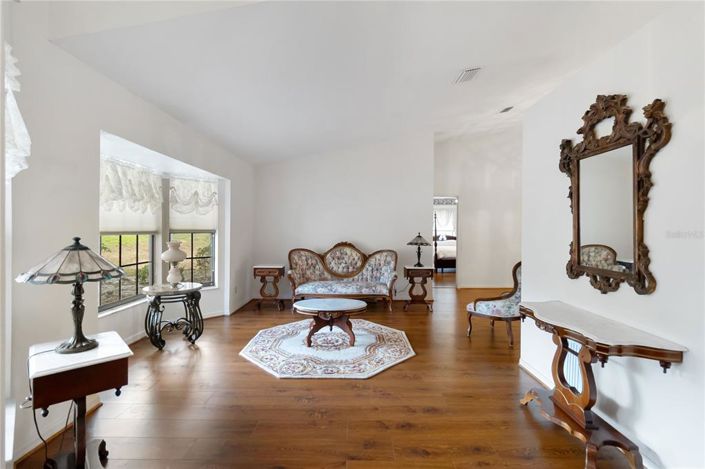Image No.8-3 Bed House for sale