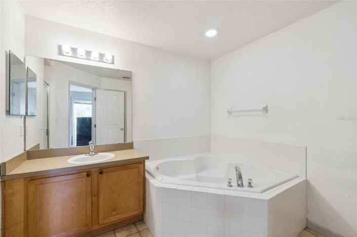 Image No.11-3 Bed House for sale