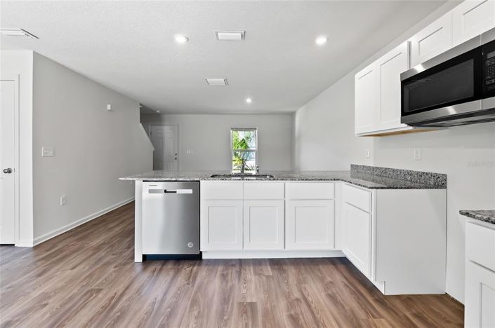 Image No.8-4 Bed House for sale