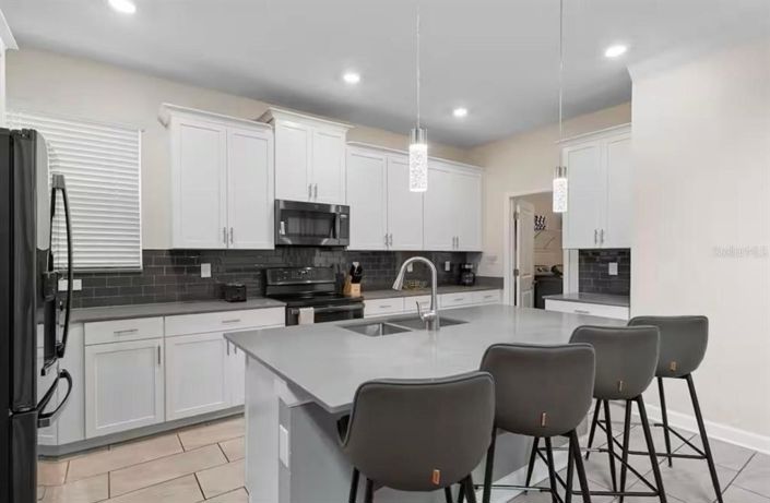 Image No.7-5 Bed House for sale