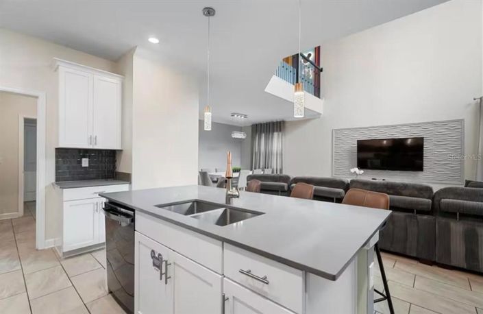 Image No.9-5 Bed House for sale