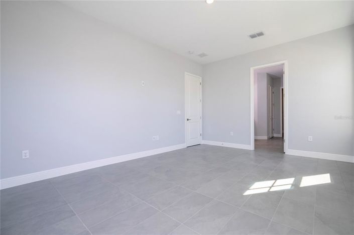 Image No.17-5 Bed House for sale