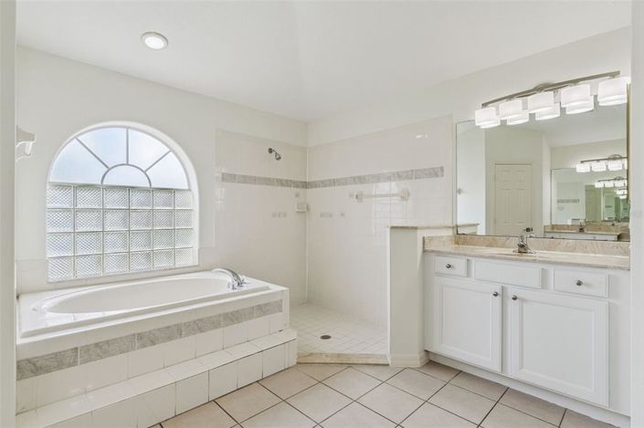 Image No.12-4 Bed House for sale