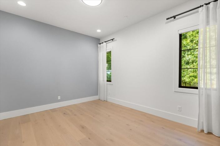 Image No.56-4 Bed House for sale
