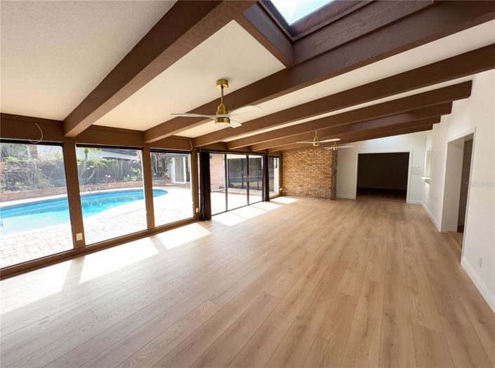 Image No.12-4 Bed House for sale