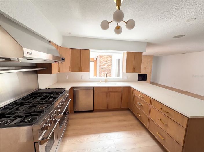 Image No.18-4 Bed House for sale