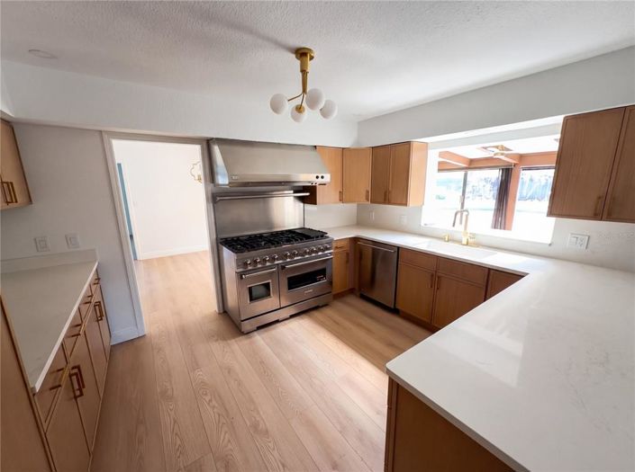 Image No.19-4 Bed House for sale