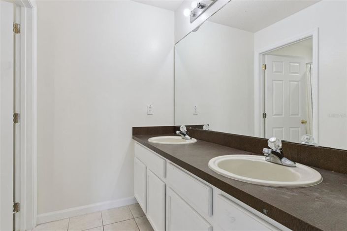 Image No.26-5 Bed House for sale