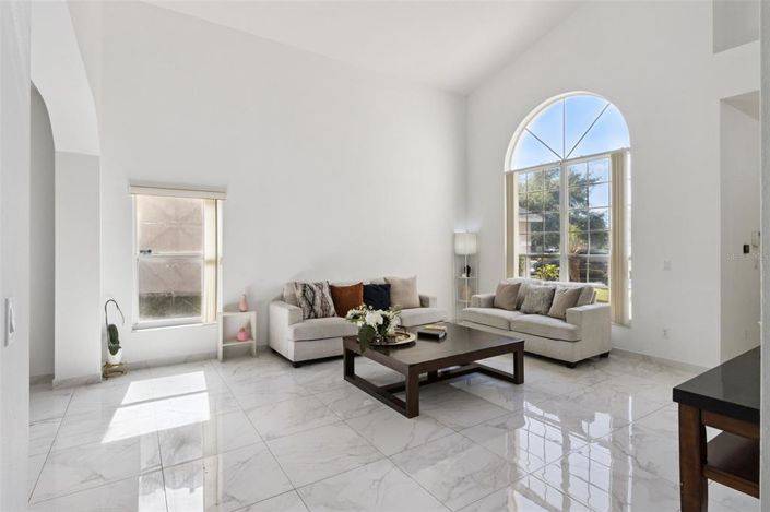 Image No.6-5 Bed House for sale