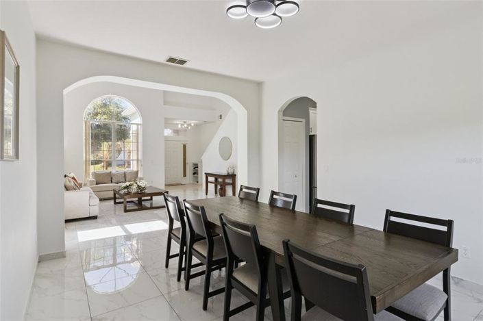 Image No.9-5 Bed House for sale
