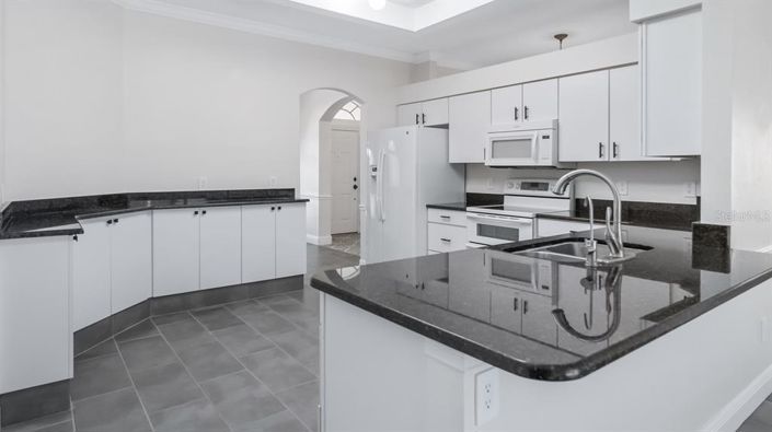 Image No.11-3 Bed House for sale