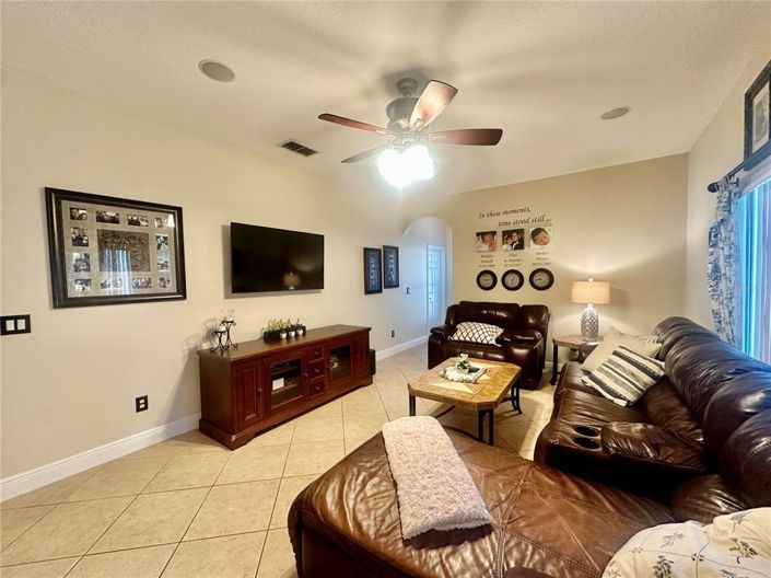 Image No.18-4 Bed House for sale