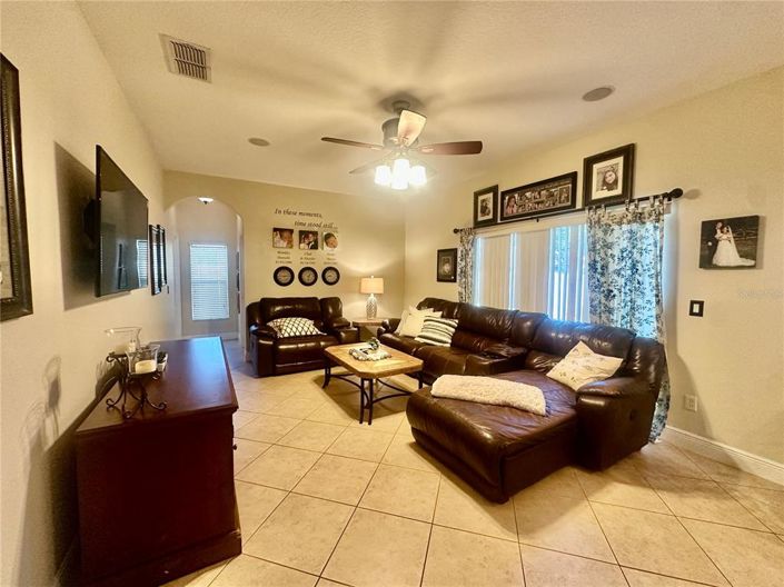 Image No.19-4 Bed House for sale