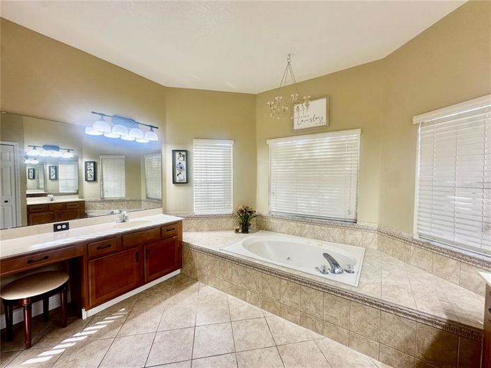 Image No.25-4 Bed House for sale
