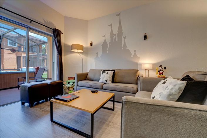 Image No.17-4 Bed Townhouse for sale