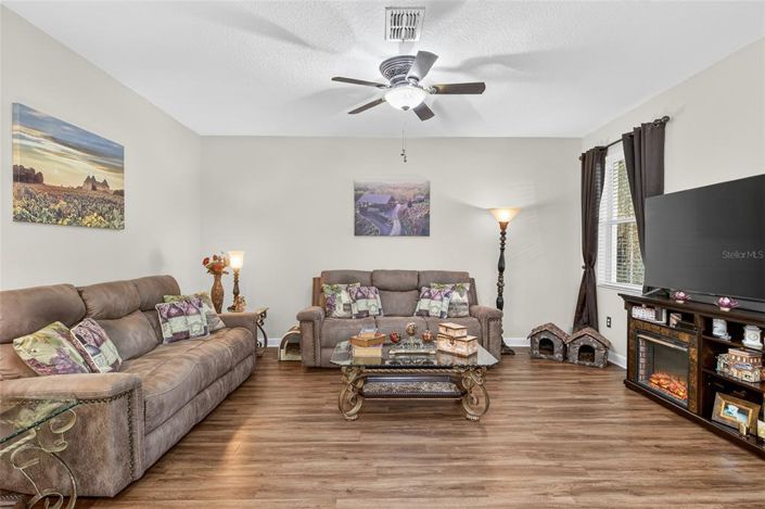 Image No.19-3 Bed House for sale