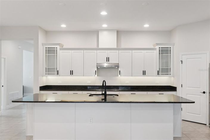 Image No.10-4 Bed House for sale