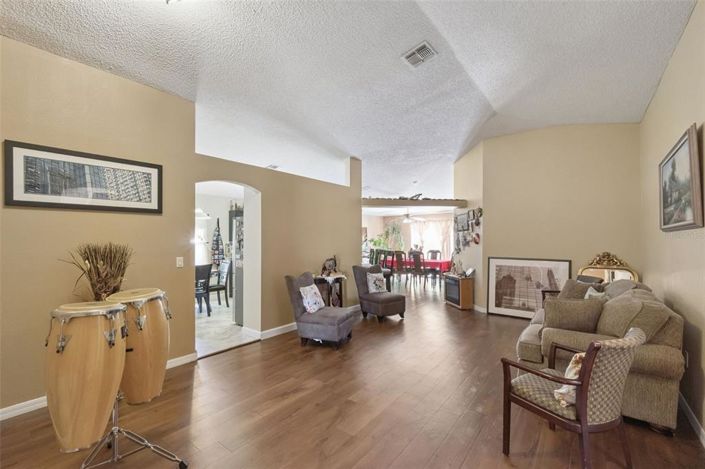 Image No.3-4 Bed House for sale