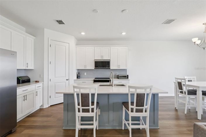 Image No.7-5 Bed House for sale