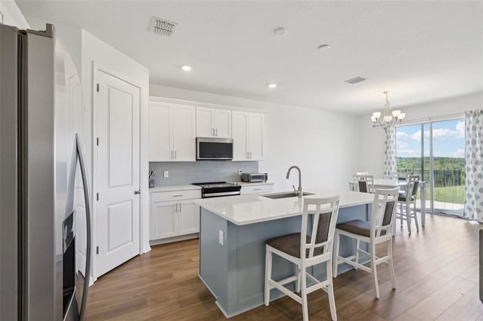 Image No.8-5 Bed House for sale