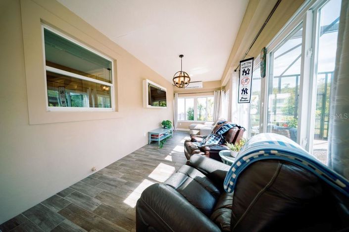 Image No.14-5 Bed House for sale