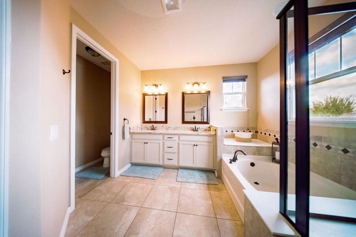Image No.18-5 Bed House for sale