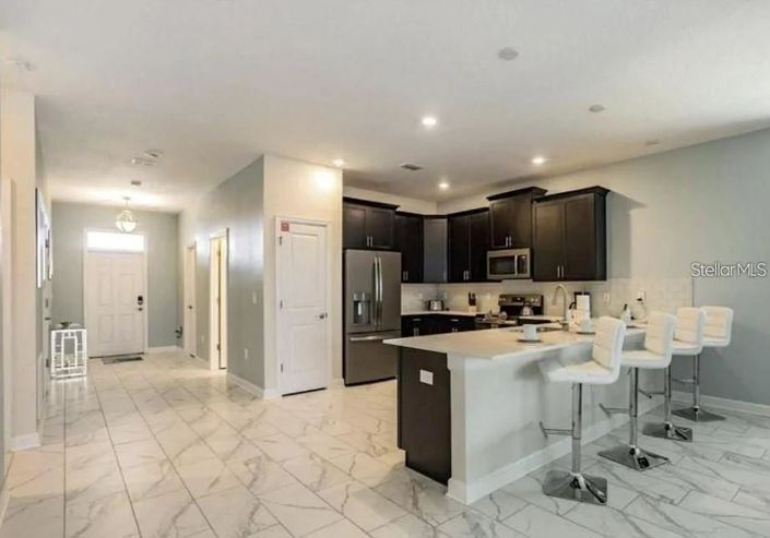 Image No.4-8 Bed House for sale