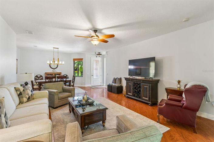 Image No.8-3 Bed House for sale