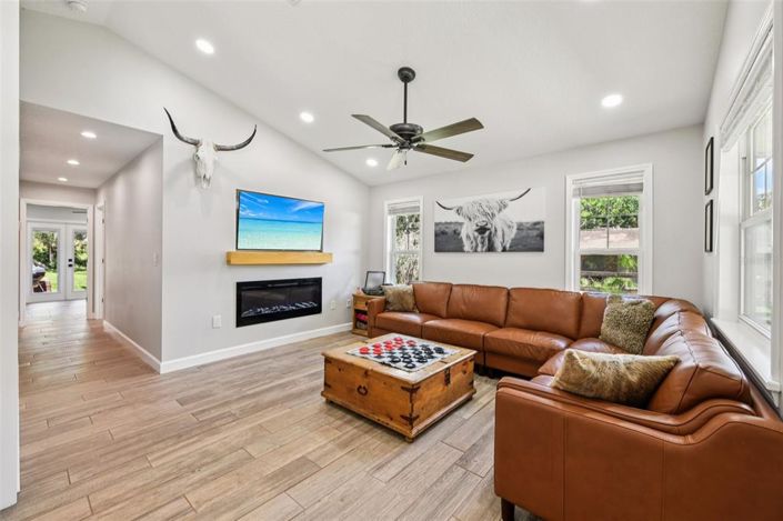 Image No.49-2 Bed House for sale