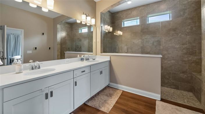 Image No.14-4 Bed House for sale