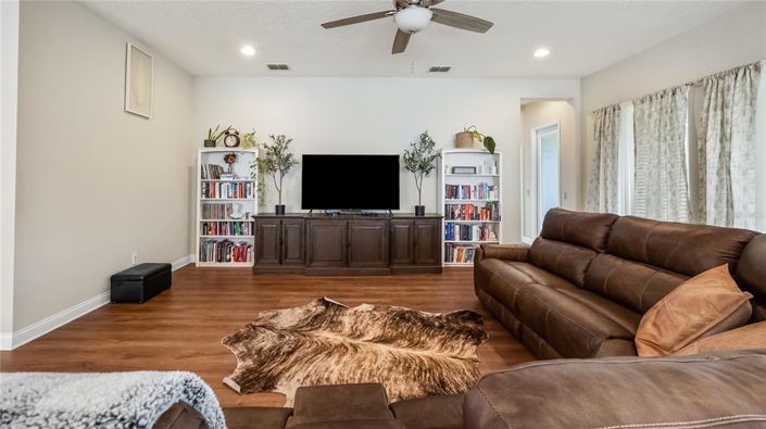 Image No.17-4 Bed House for sale