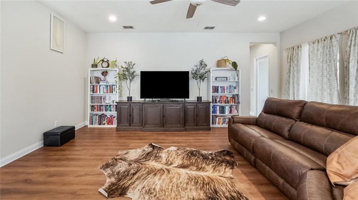 Image No.18-4 Bed House for sale