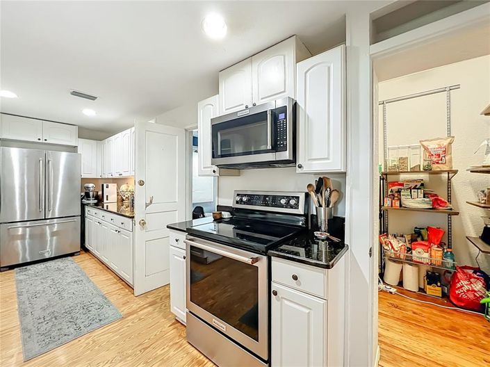 Image No.10-3 Bed House for sale