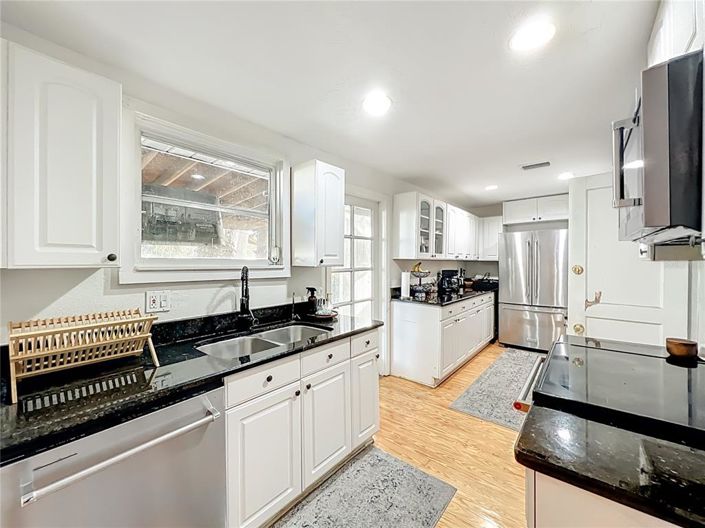 Image No.9-3 Bed House for sale