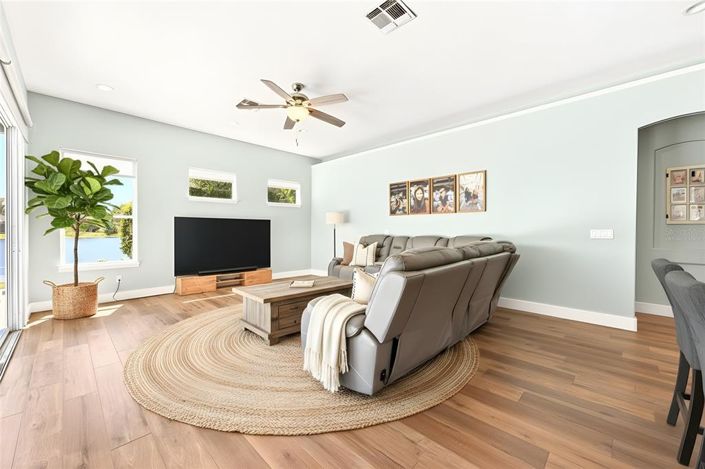 Image No.12-4 Bed House for sale