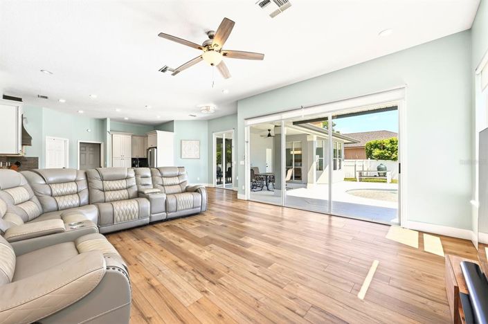 Image No.13-4 Bed House for sale